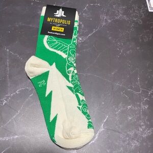NWT Foot Cardigan Women’s Green & Cream Vancouver themed Socks 🇨🇦🇨🇦🇨🇦